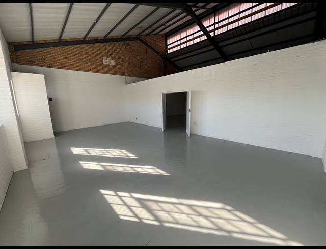 300M² WAREHOUSE TO LET IN MAITLAND